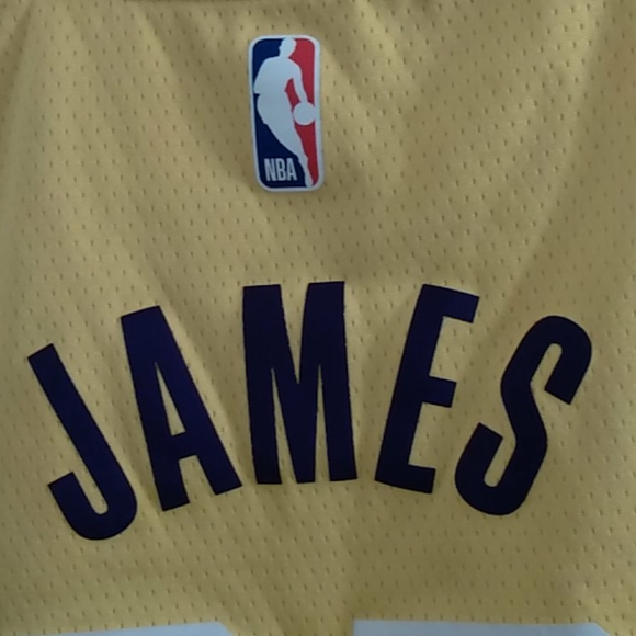 Lebron James Jersey - Picture 4 of 4